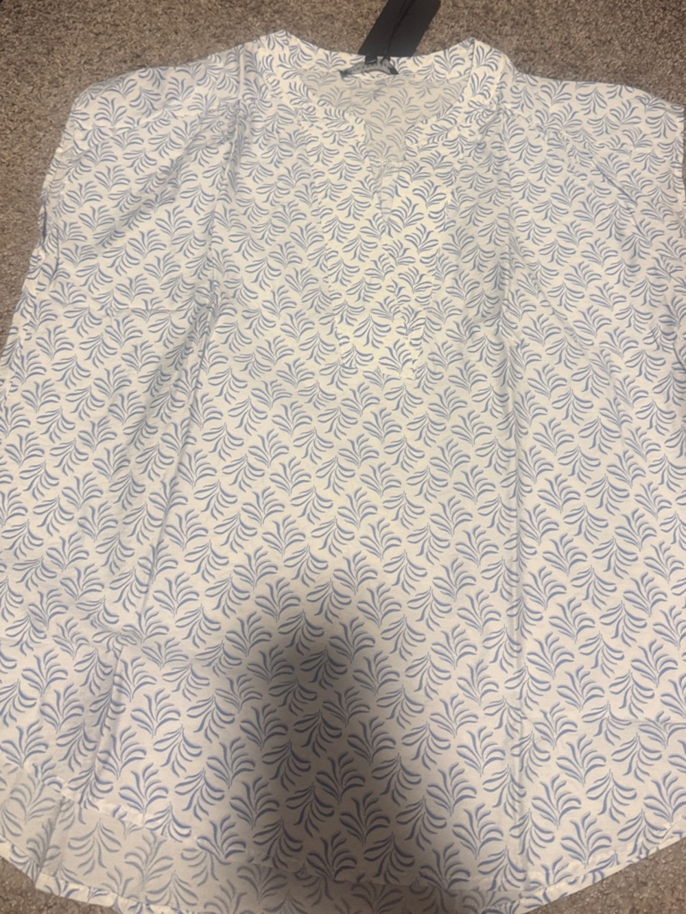 Gibsonlook Sleeveless Blouse with Light Blue Leaf Print. NWT. large